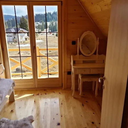 Willa Luxury Horse River *